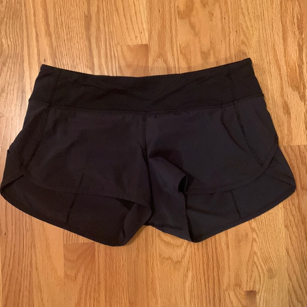 Lululemon Size 6 Speed Up Lined Short 2.5”